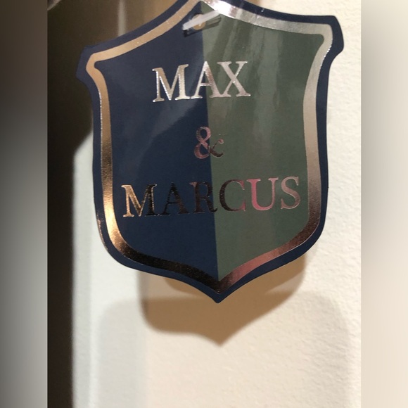 MAX & MARCUS 3 piece set with pants, T-shirt, and zip up hoodie, size 24 mos - Picture 9 of 9